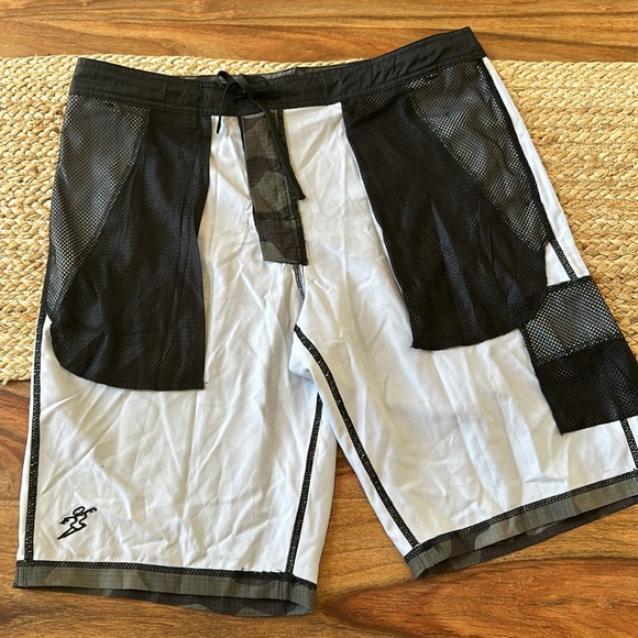 Men’s DAHUI camo swim trunks 34 - Picture 11 of 12